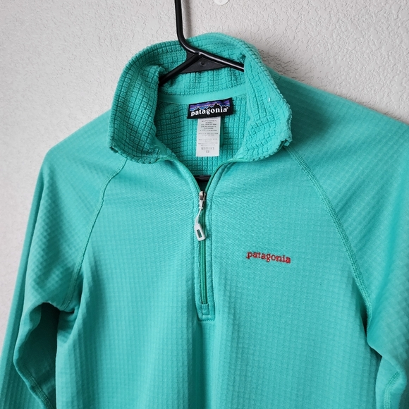 PATAGONIA R1 pull over 1/4 zip in Light Aquarium size XS - Picture 6 of 6